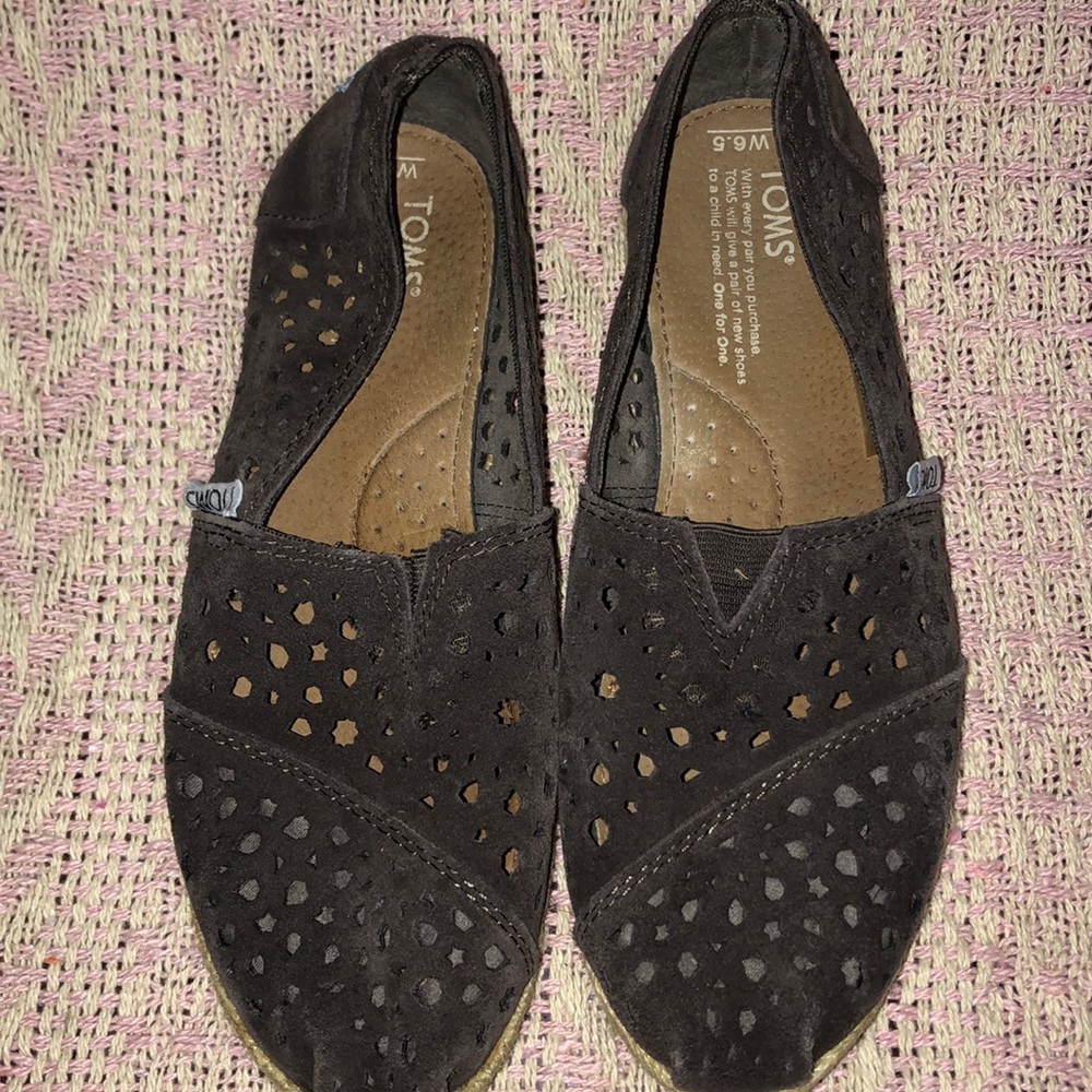 Toms flats: brown suede size 6.5